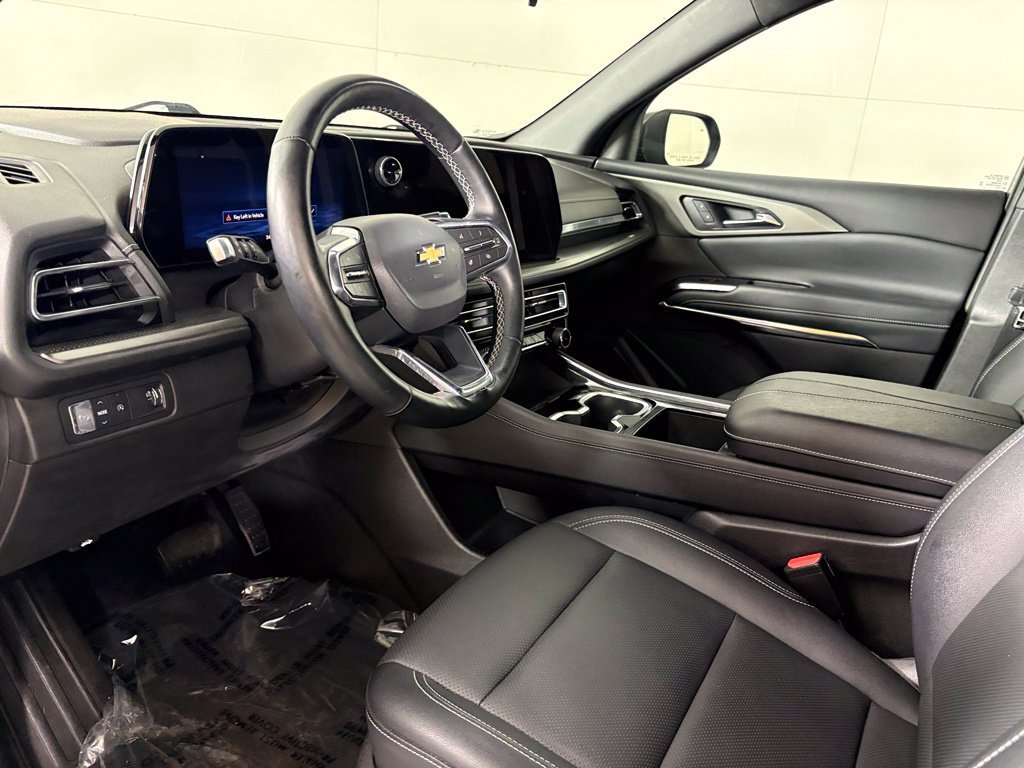 Used 2025 Chevrolet Traverse LT FWD image 23