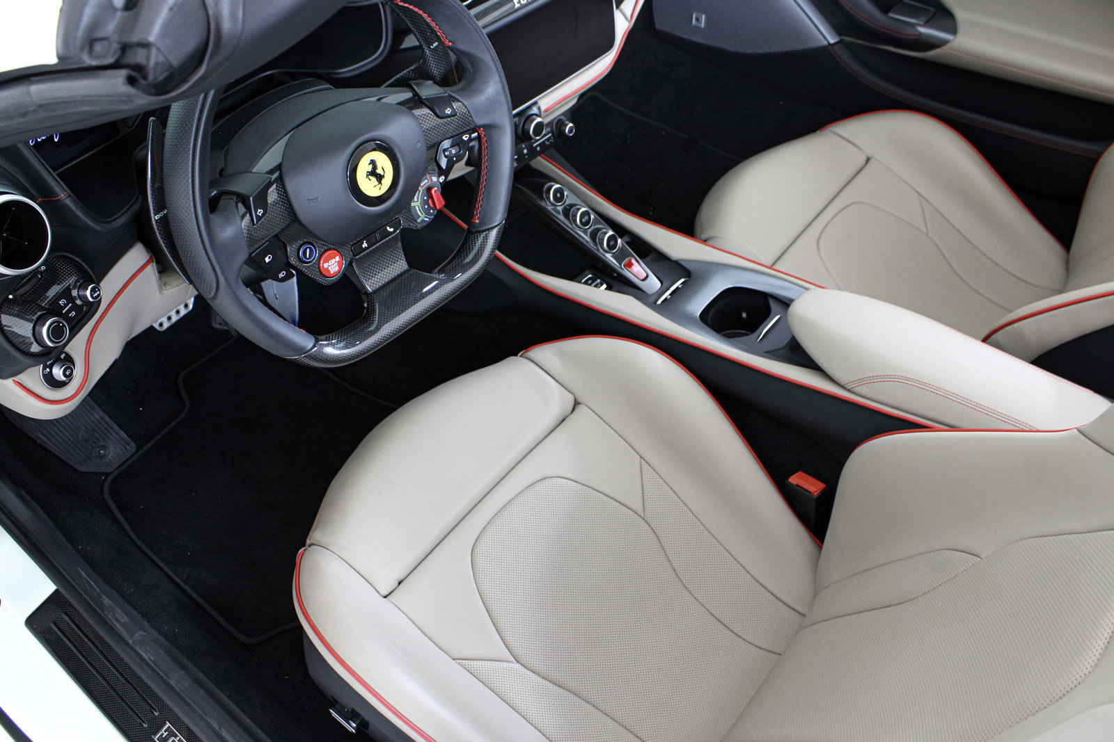 Used 2023 Ferrari Portofino M RWD image 31