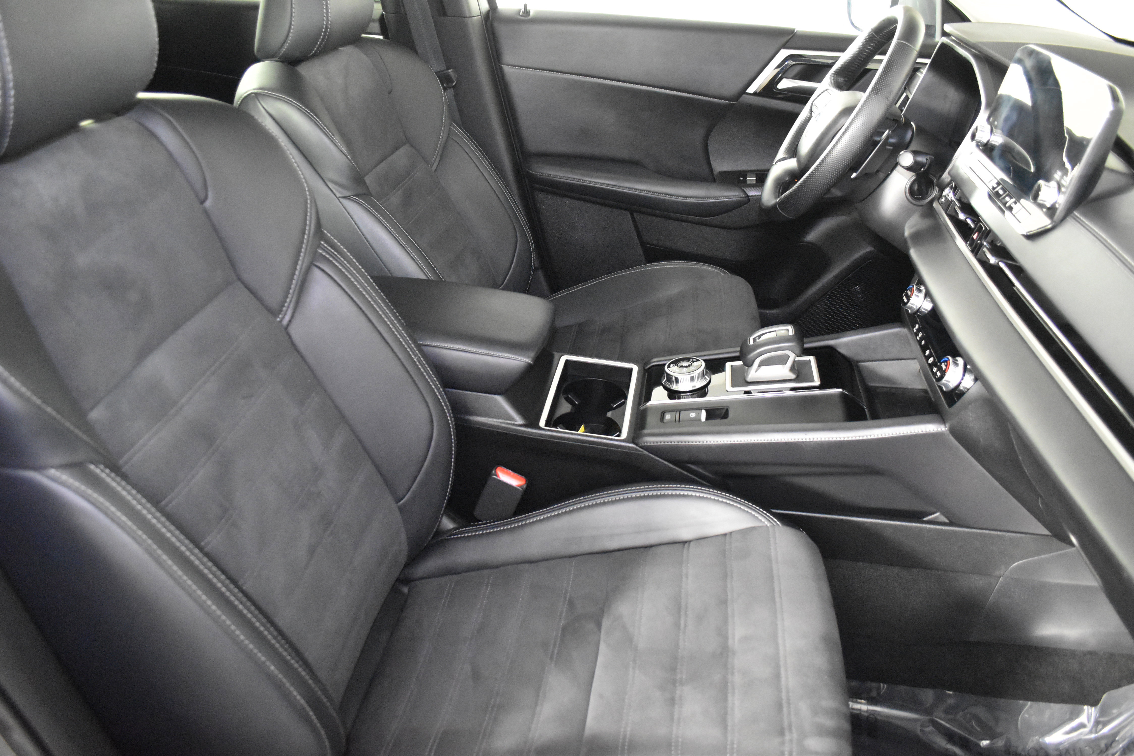 Used 2024 Mitsubishi Outlander SE image 40