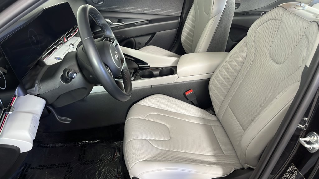 Used 2024 Hyundai Elantra Limited FWD image 16
