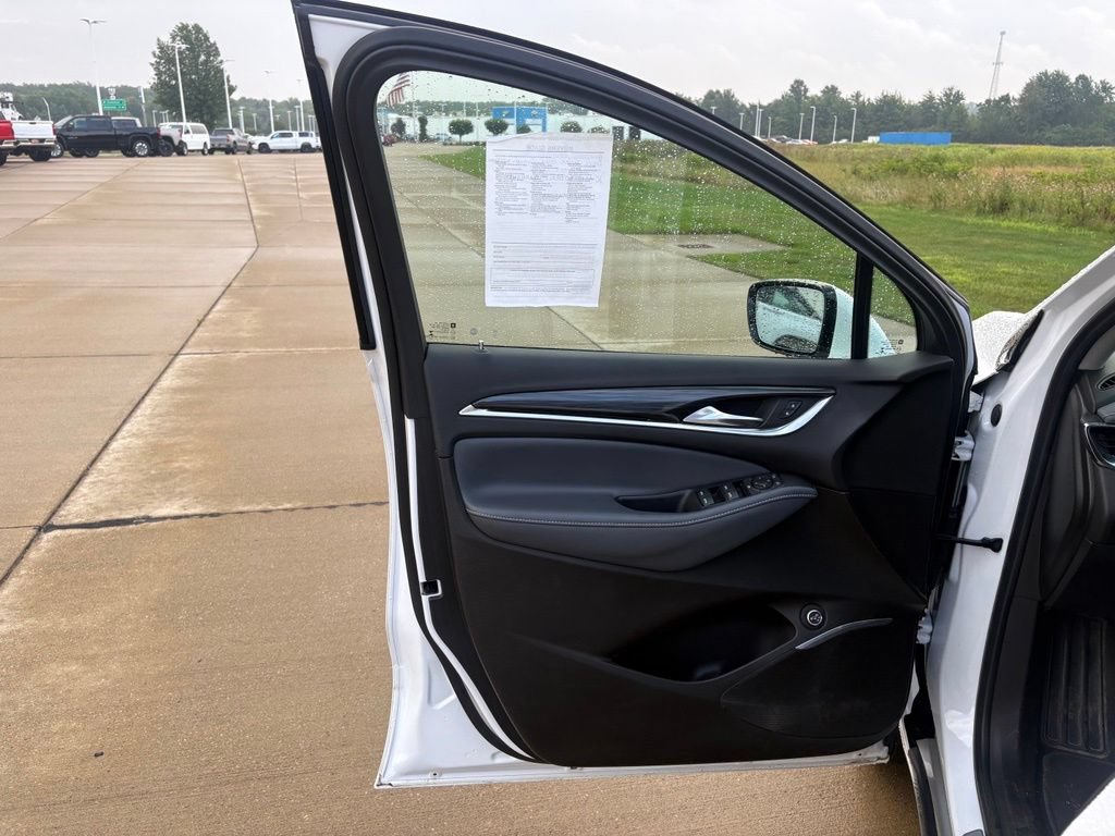 Used 2021 Buick Enclave Essence FWD image 10