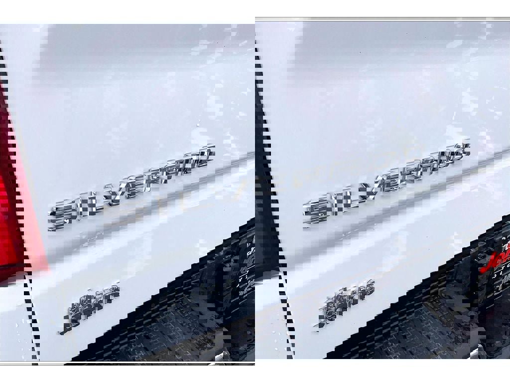 Used 2025 Chevrolet Silverado 1500 LTZ image 32