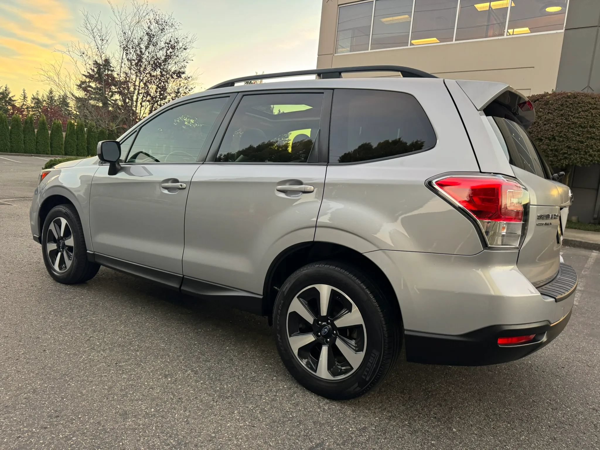 Used 2018 Subaru Forester 2.5i Premium AWD/4WD image 7