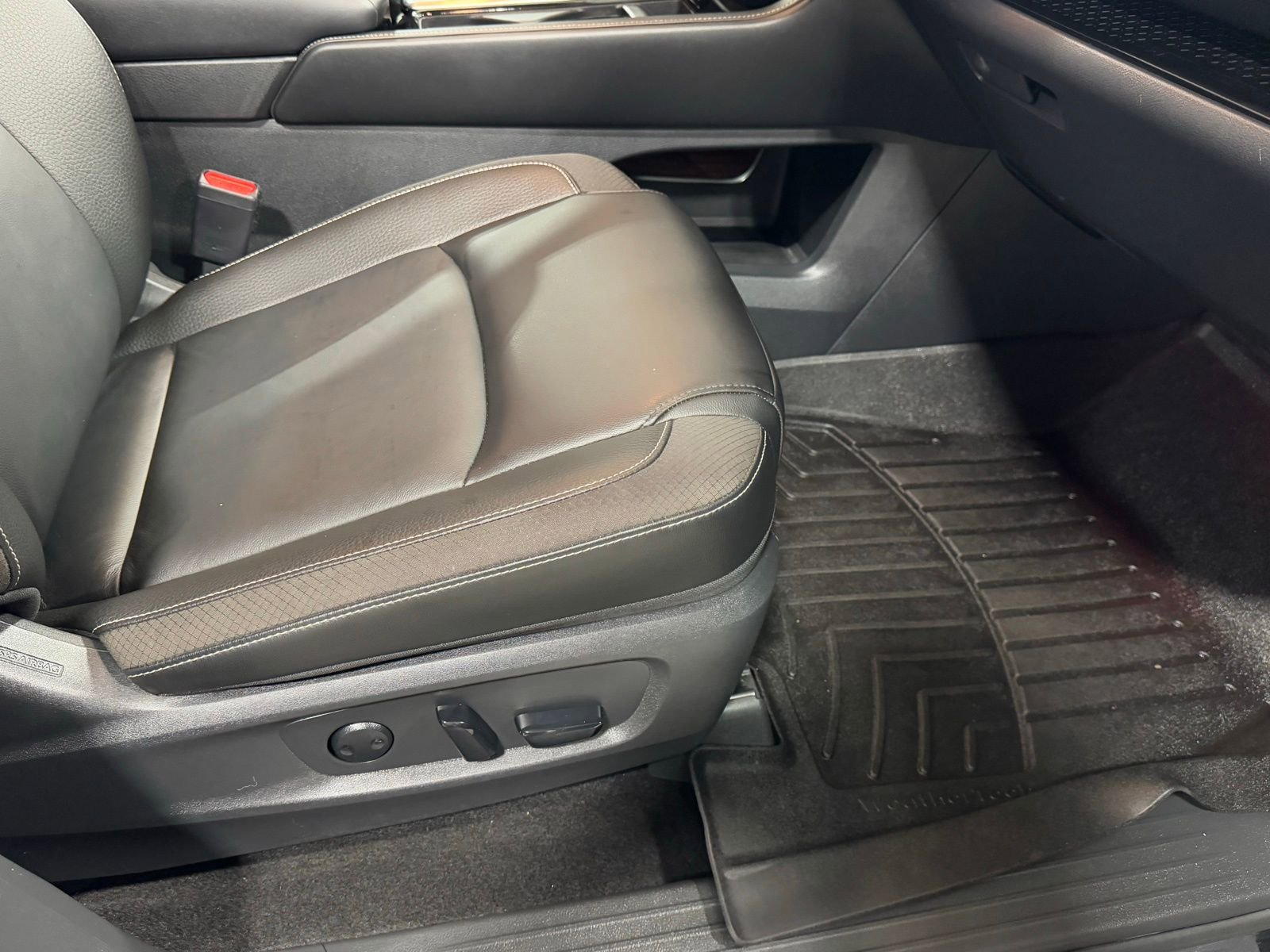 Used 2024 Nissan Pathfinder SL image 52