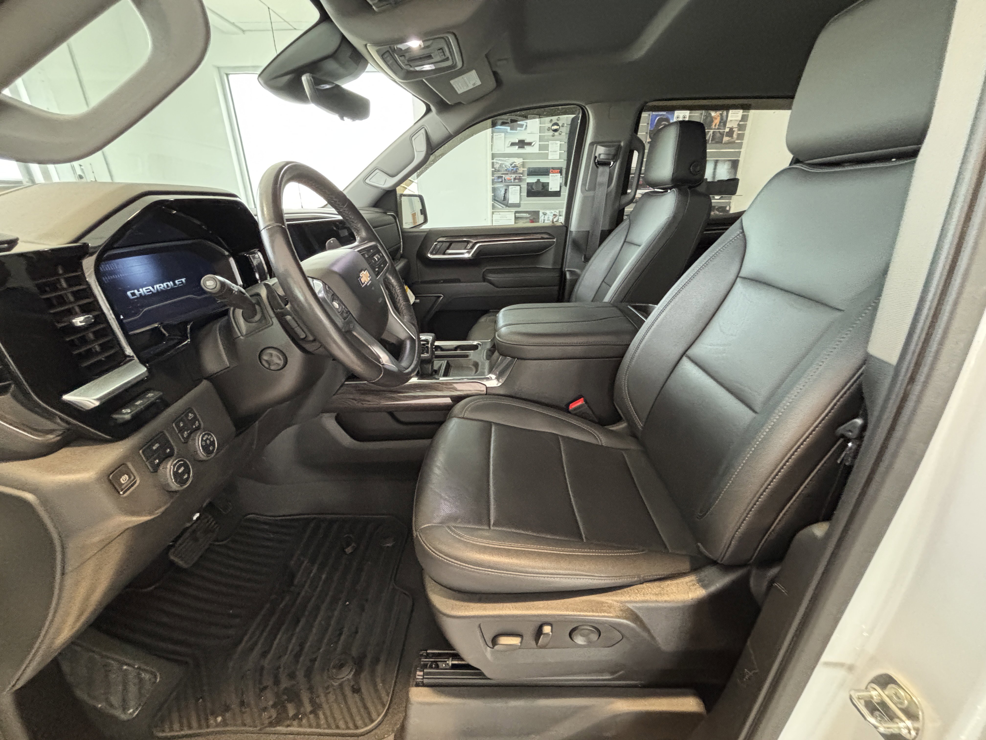 Used 2023 Chevrolet Silverado 1500 LTZ w/ Technology Package image 6