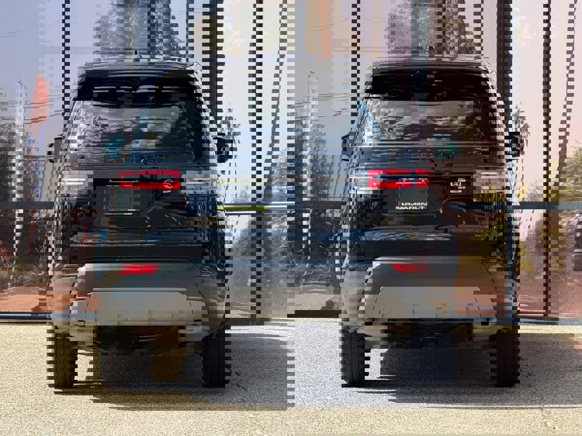 Used 2019 Land Rover Discovery HSE image 17