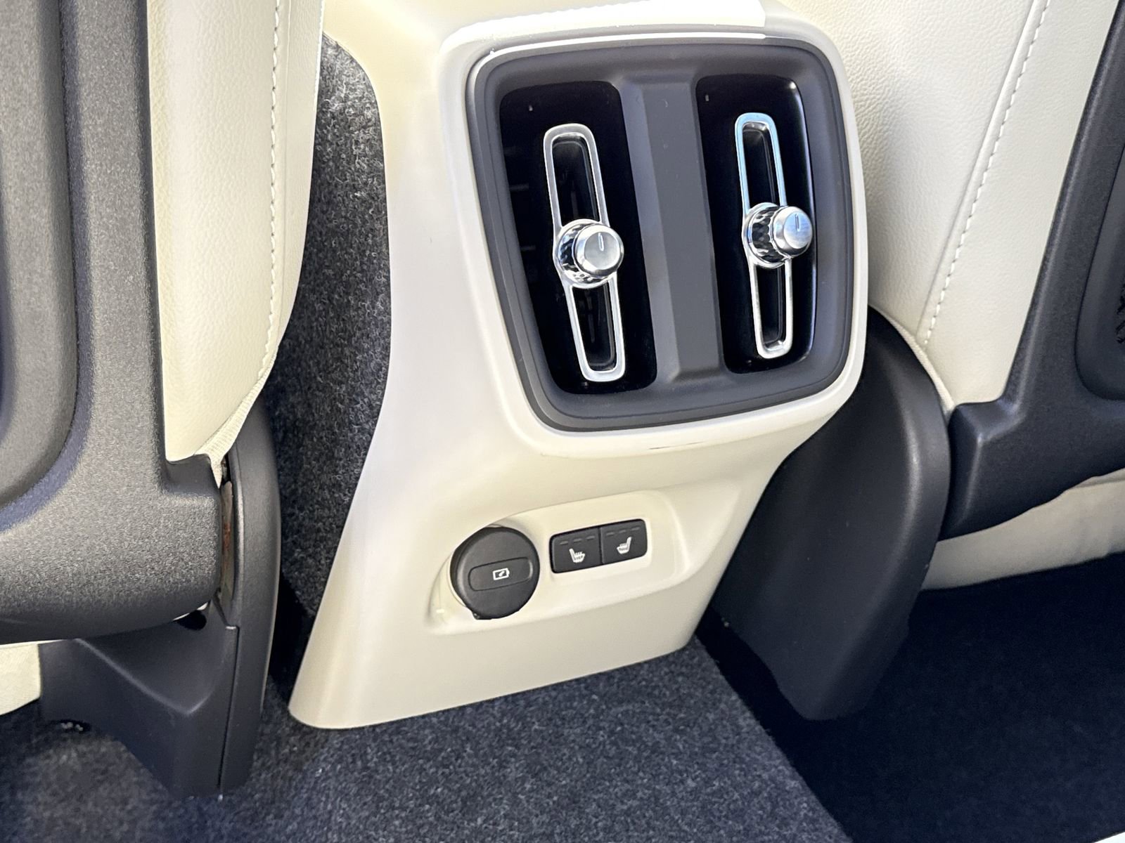 New 2026 Volvo XC40 B5 Plus w/ Protection Package Premier image 14