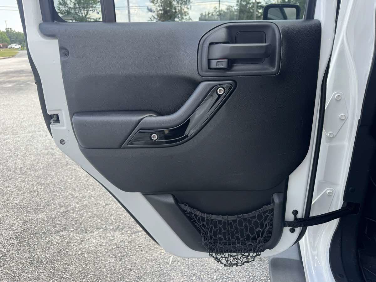 Used 2012 Jeep Wrangler Unlimited Sahara AWD/4WD image 27
