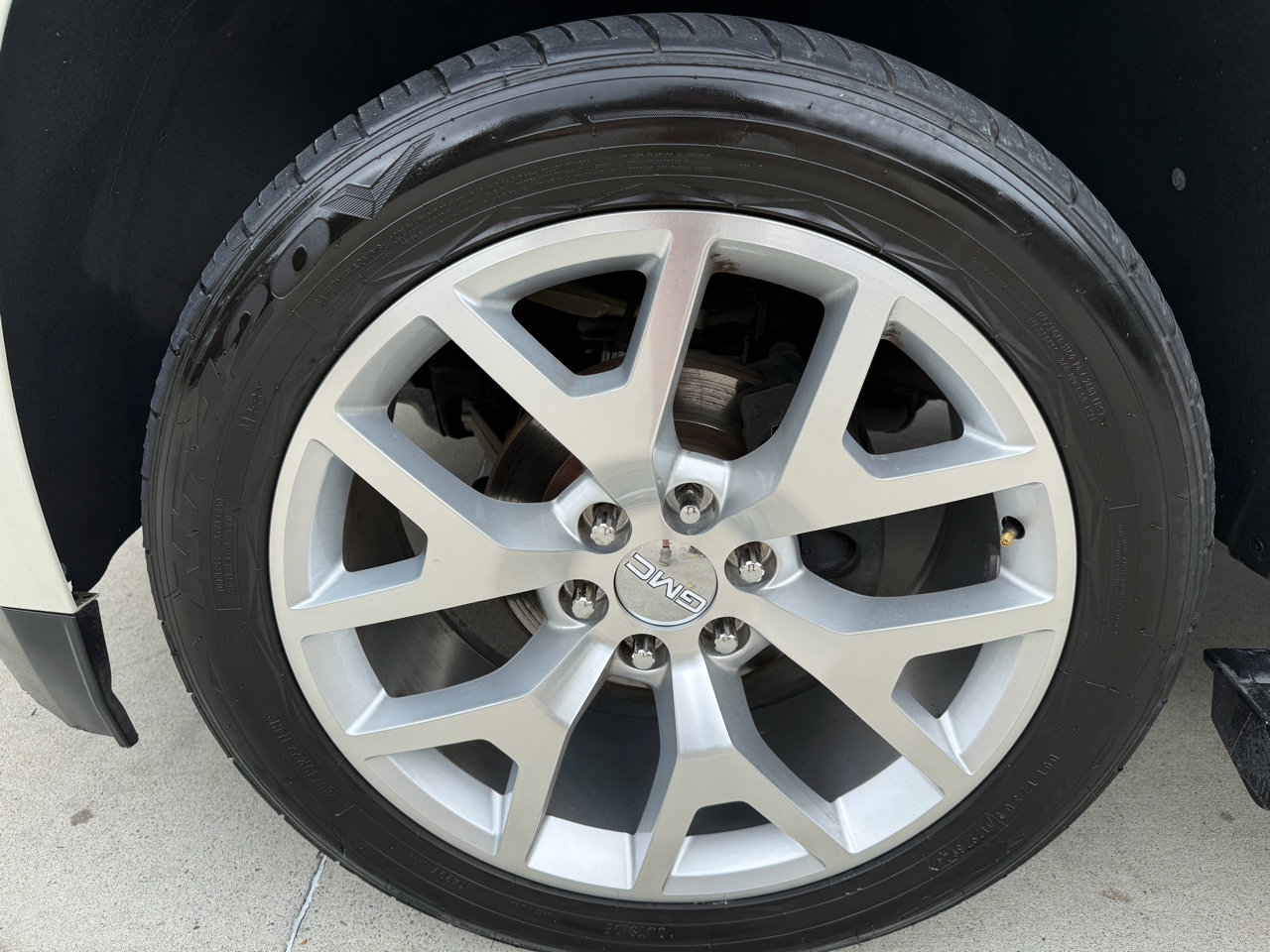 Used 2015 GMC Yukon Denali w/ Touring Package image 7