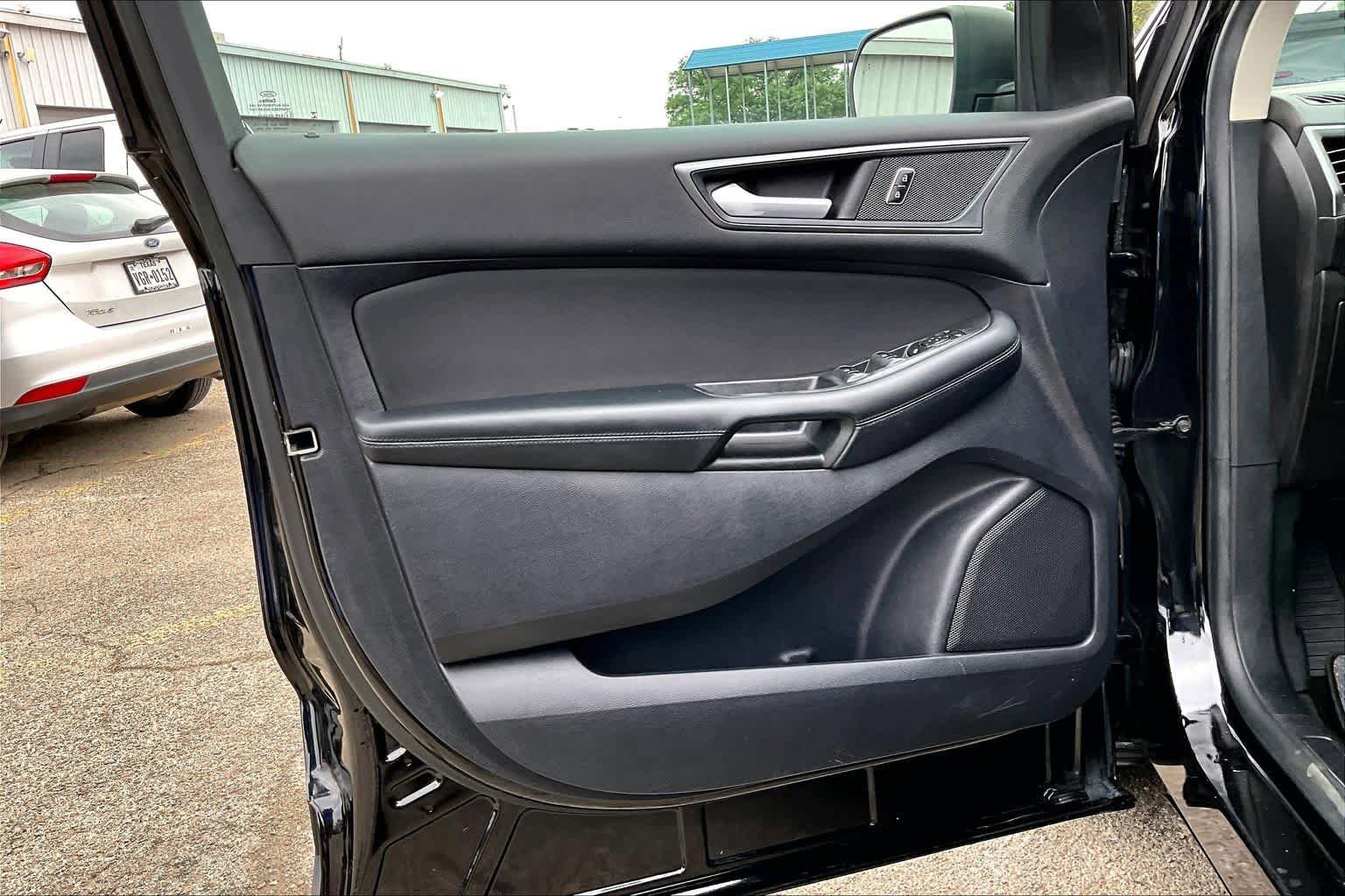 Used 2019 Ford Edge SE FWD image 22