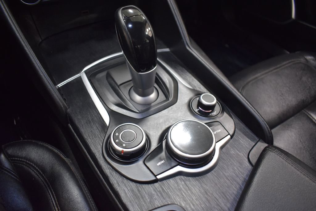 Used 2019 Alfa Romeo Giulia AWD w/ Cold Weather Package image 21