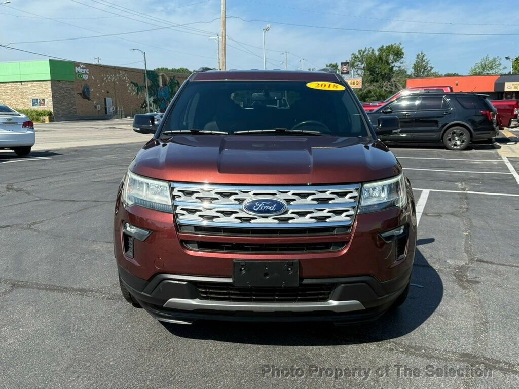 Used 2018 Ford Explorer XLT w/ Equipment Group 201A image 4