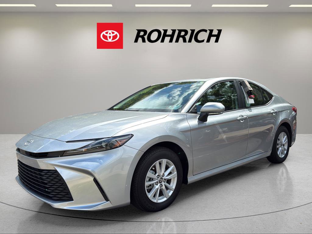 Used 2025 Toyota Camry LE AWD/4WD image 1