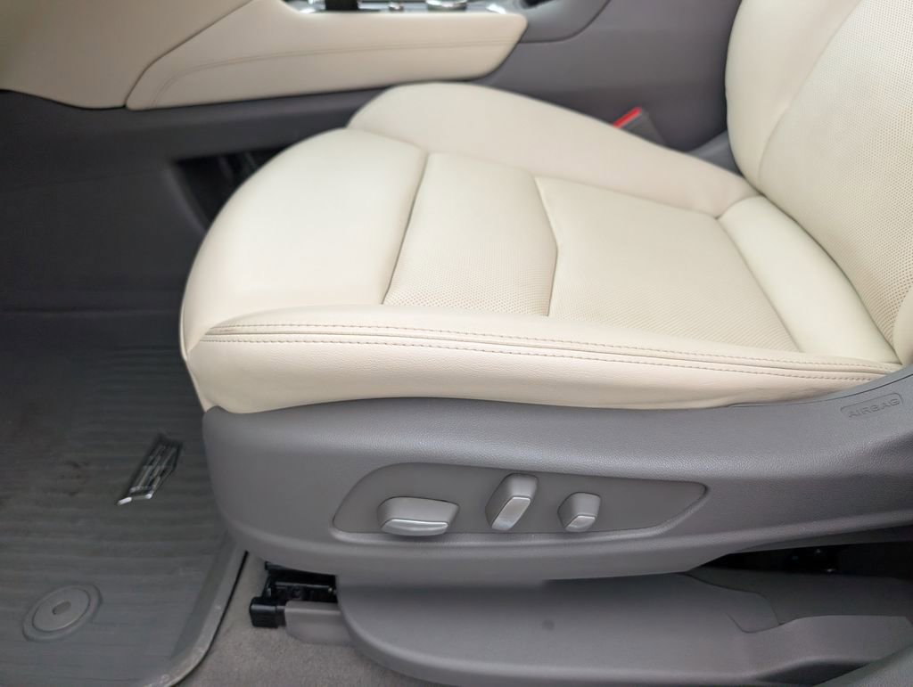 Used 2022 Cadillac XT6 Premium Luxury w/ Technology Package image 10