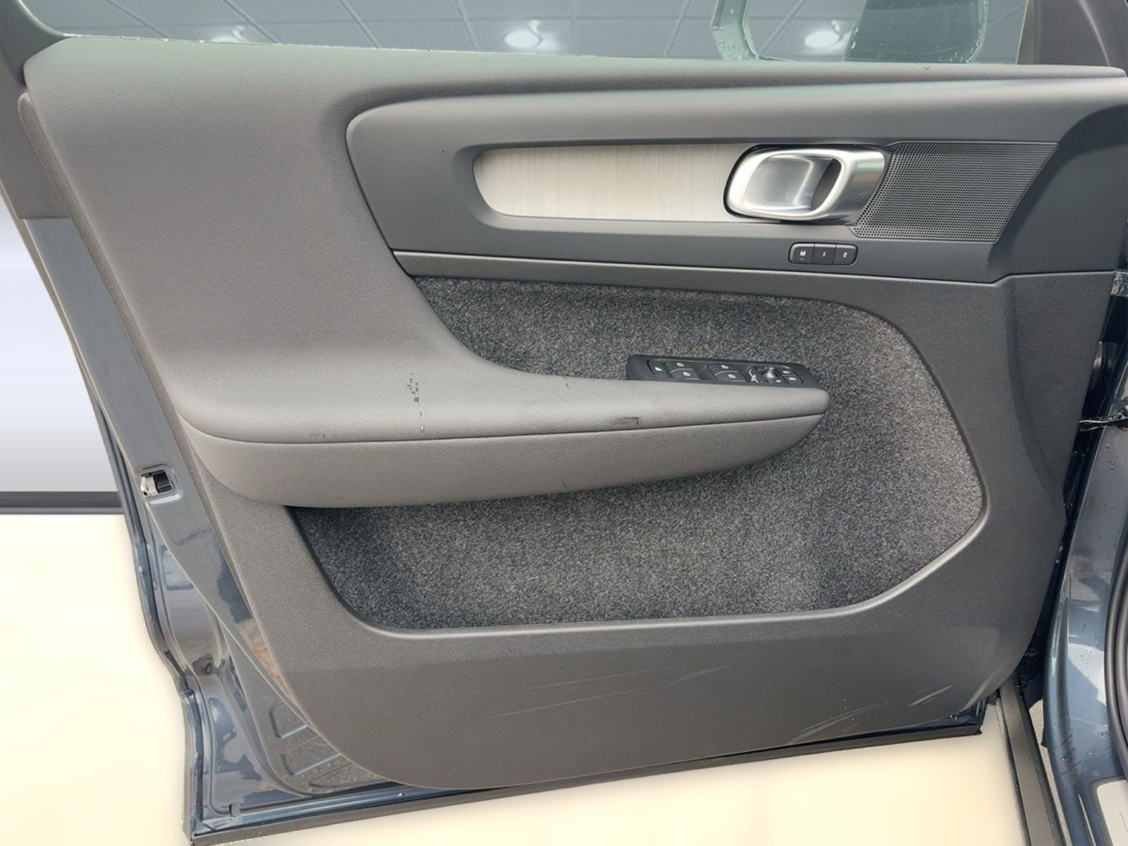 Used 2026 Volvo XC40 B4 Core w/ Climate Package FWD image 9