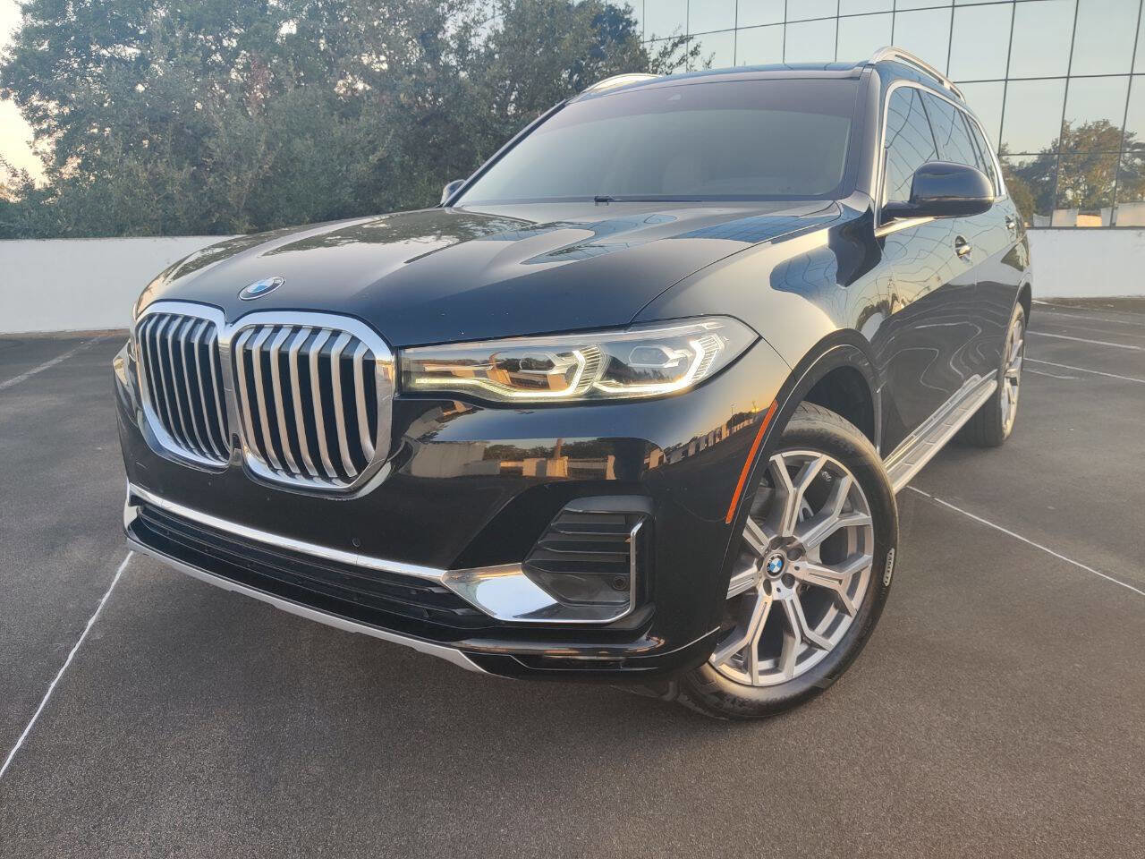 Used 2019 BMW X7 xDrive40i w/ Cold Weather Package image 3