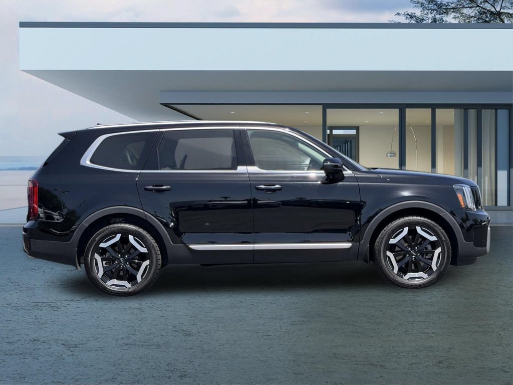 Used 2023 Kia Telluride S AWD/4WD image 3