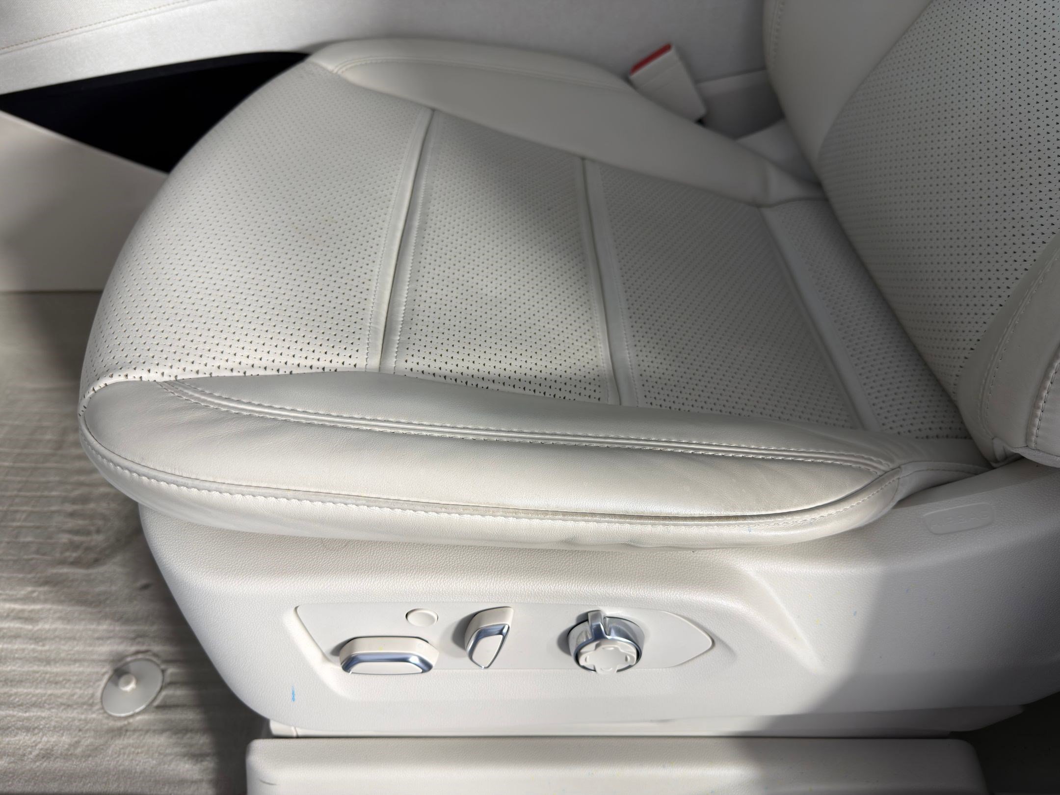 Used 2024 Cadillac Escalade Premium Luxury Platinum image 11