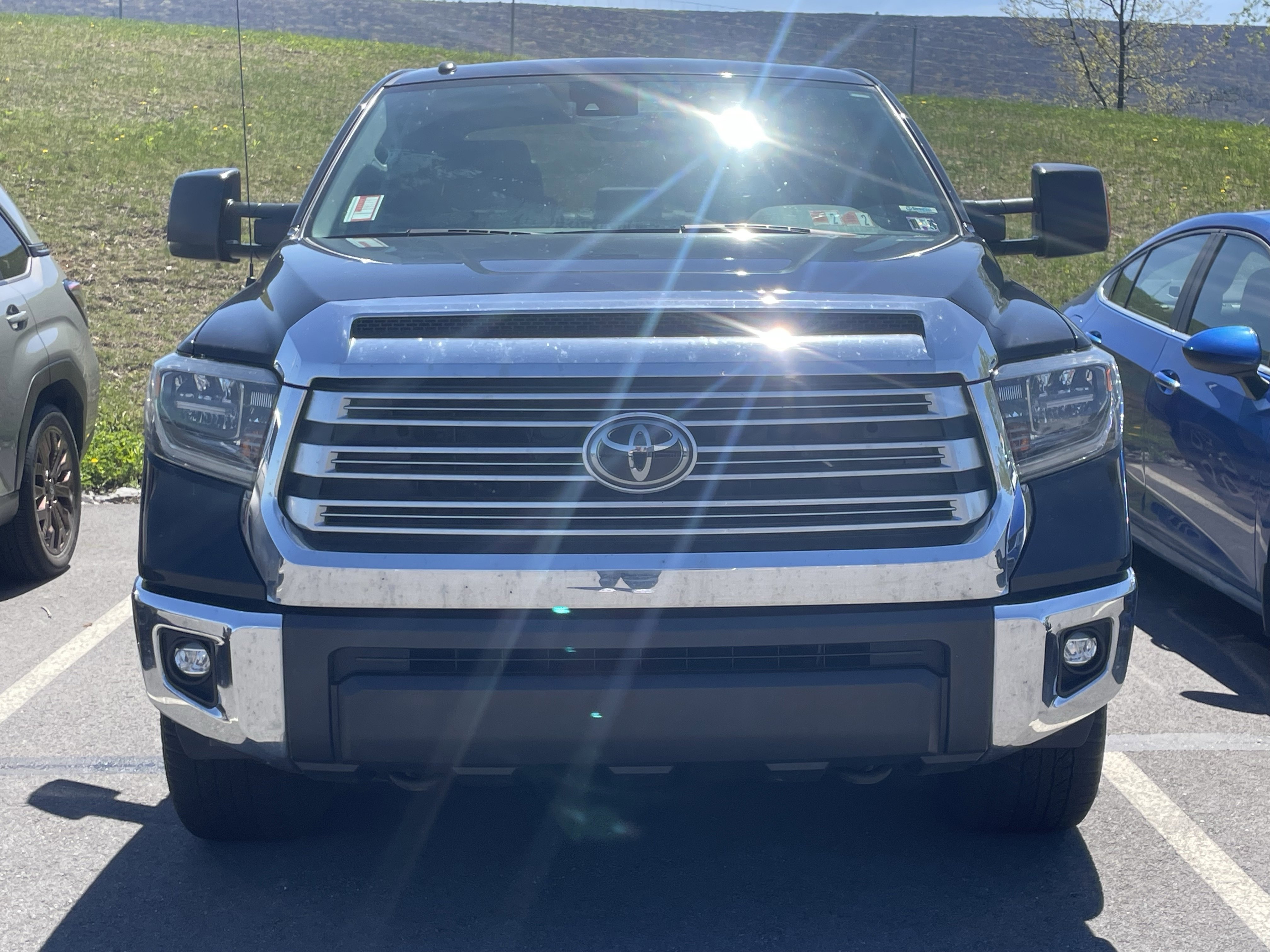 Used 2018 Toyota Tundra Limited w/ Limited Premium Package AWD/4WD image 3