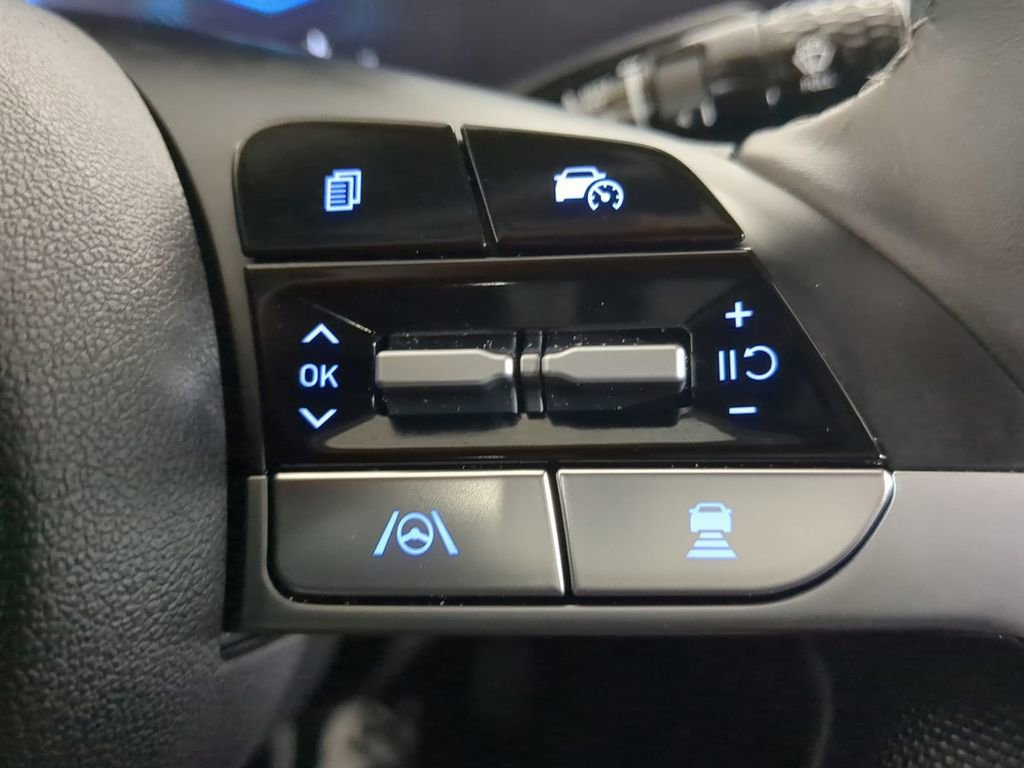 Certified 2024 Hyundai Elantra Limited image 32