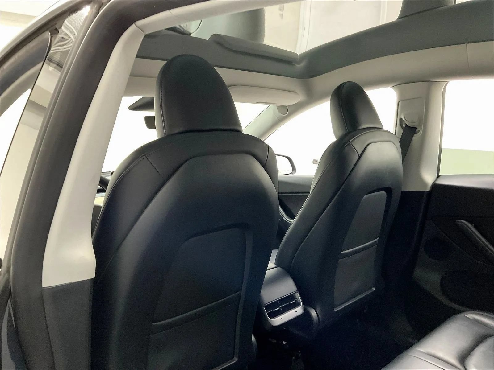Used 2023 Tesla Model Y Long Range AWD/4WD image 45
