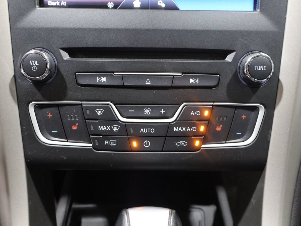 Used 2016 Ford Fusion SE w/ Equipment Group 202A FWD image 31
