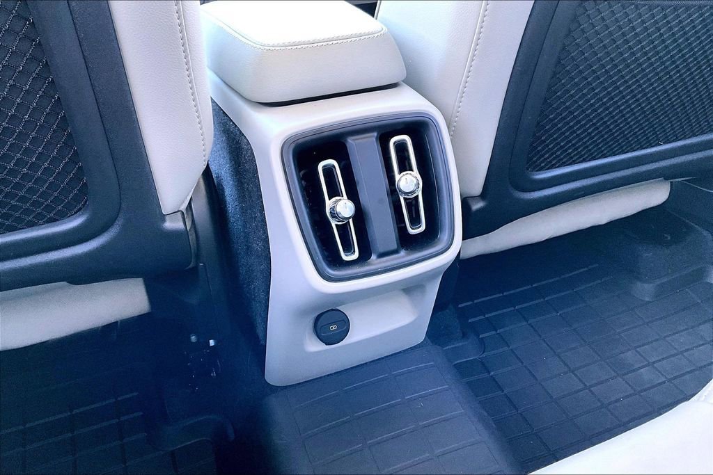 Used 2023 Volvo XC40 B4 Plus w/ Protection Package Premier image 32