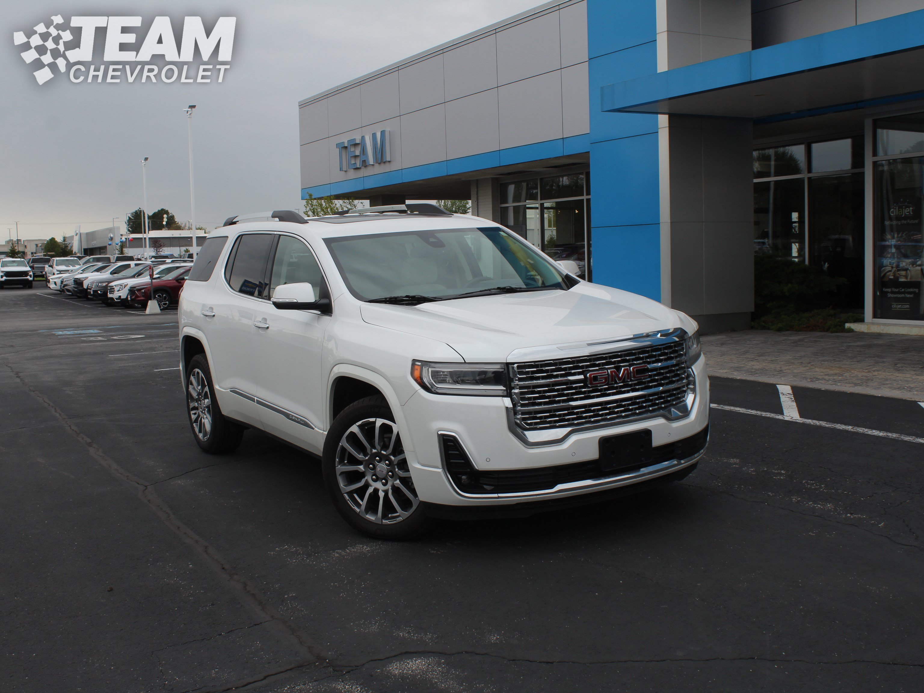 Used 2023 GMC Acadia Denali AWD/4WD image 2