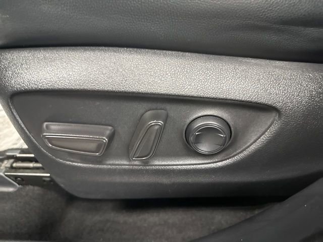 Used 2023 Toyota Highlander XLE w/ Protection Package #3 (TMS) image 24