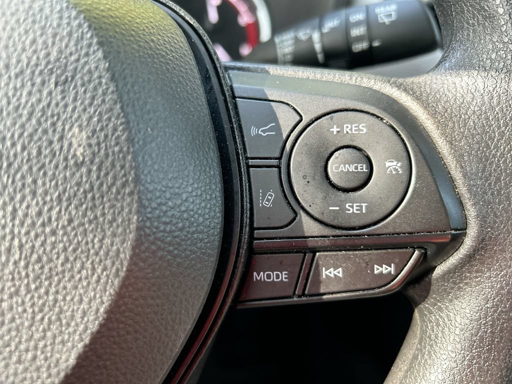 Used 2025 Toyota RAV4 XLE w/ Convenience Package FWD image 17
