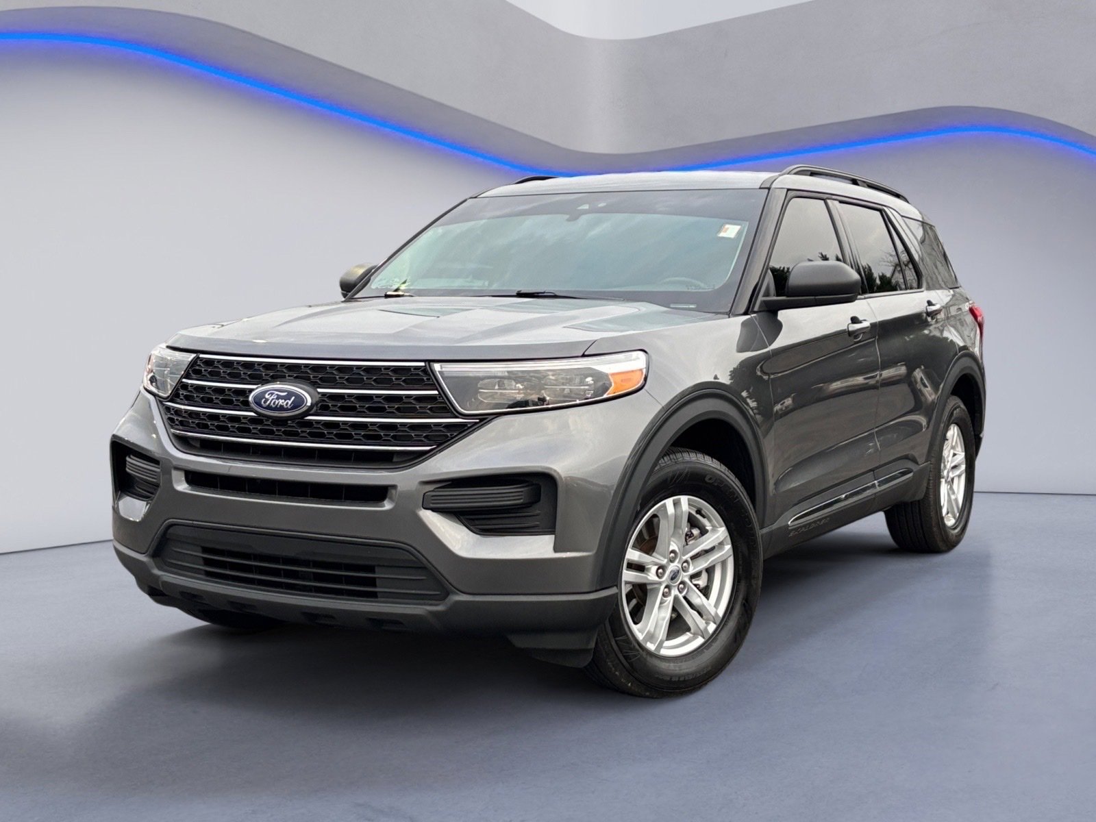 Used 2022 Ford Explorer XLT image 2