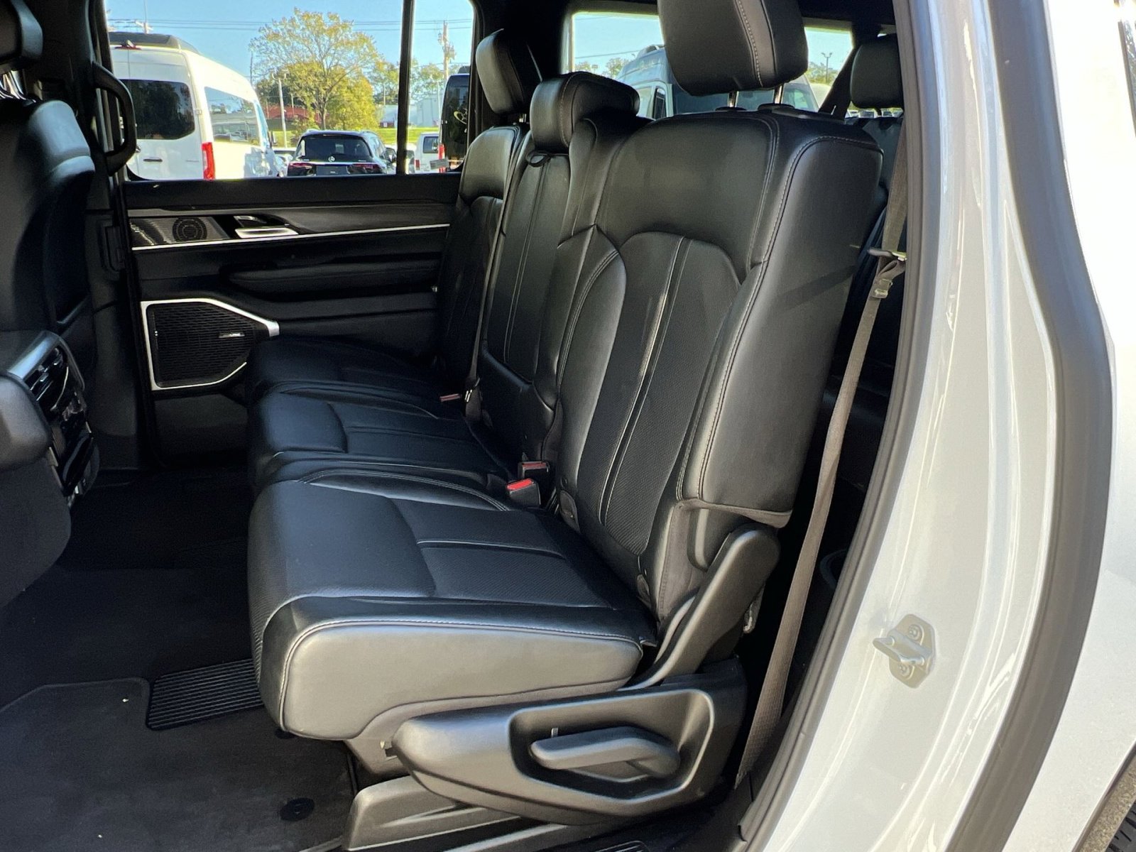 Used 2024 Jeep Wagoneer L Series II w/ Flexible Seating Group image 23