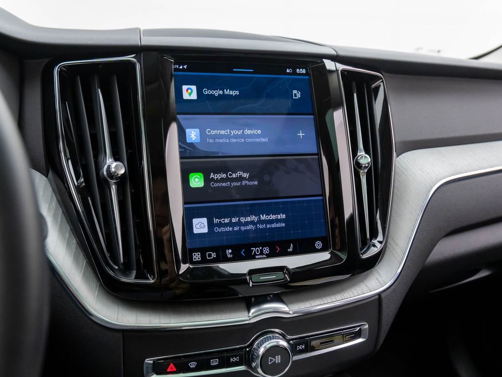 Used 2025 Volvo XC60 B5 Plus image 21