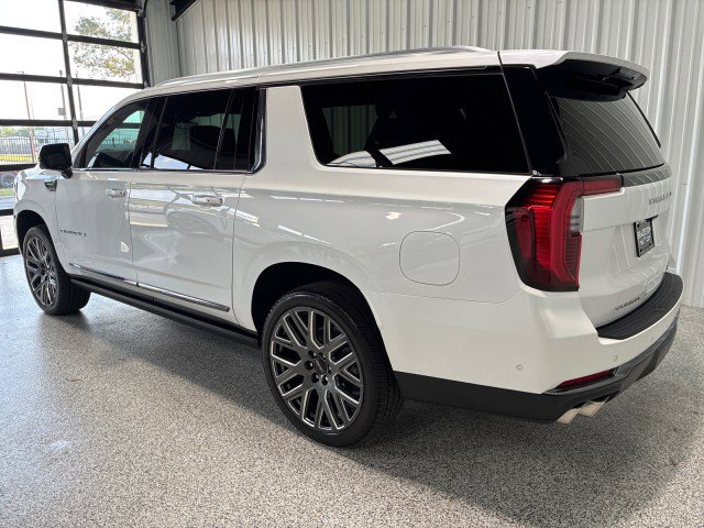 Used 2025 GMC Yukon XL Denali Ultimate w/ LPO, Floor Liner Package image 2