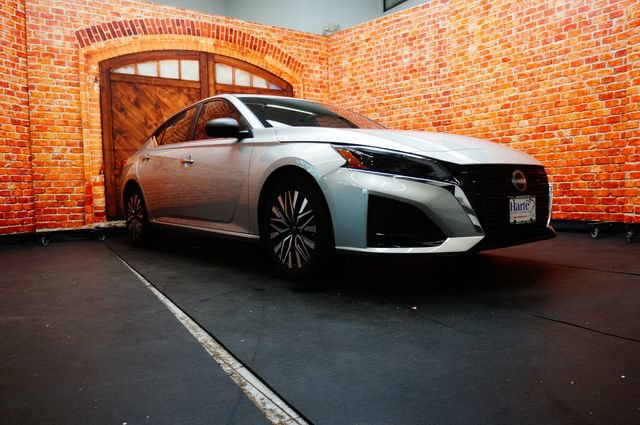 Certified 2025 Nissan Altima 2.5 SV FWD image 3