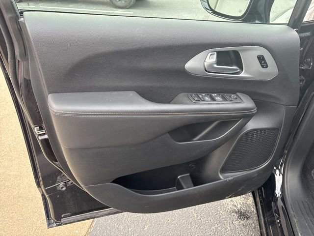 Used 2024 Chrysler Pacifica Touring-L w/ S Appearance Package image 13