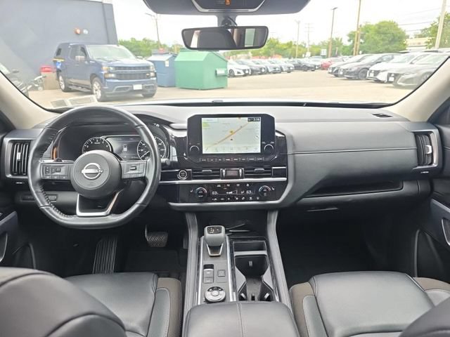 Used 2024 Nissan Pathfinder SL AWD/4WD image 12