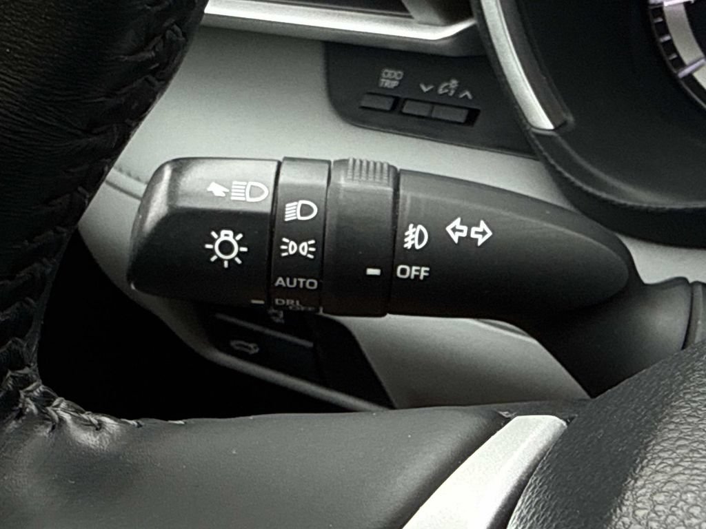 Used 2023 Toyota Highlander XLE FWD image 23