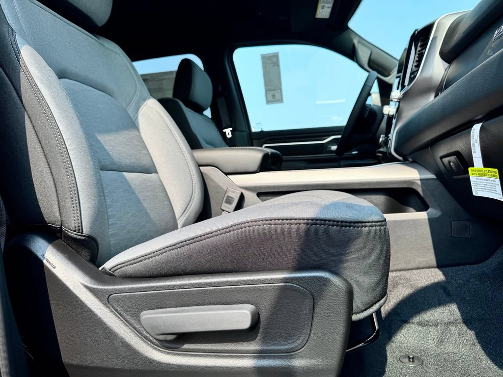 New 2026 RAM 1500 4x4 Crew Cab image 11