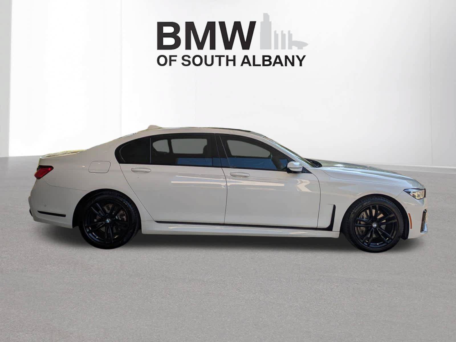 Used 2022 BMW 740i xDrive w/ M Sport Package AWD/4WD image 2
