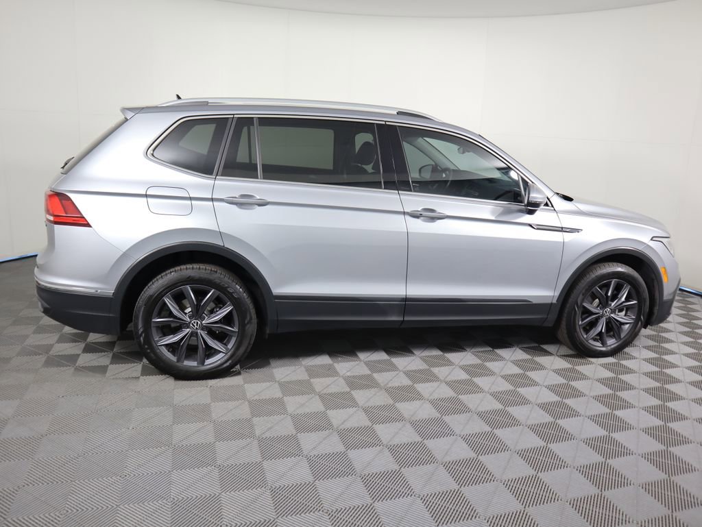 Used 2022 Volkswagen Tiguan SE w/ Panoramic Sunroof Package image 4