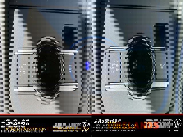 New 2025 Volkswagen Tiguan SE image 39