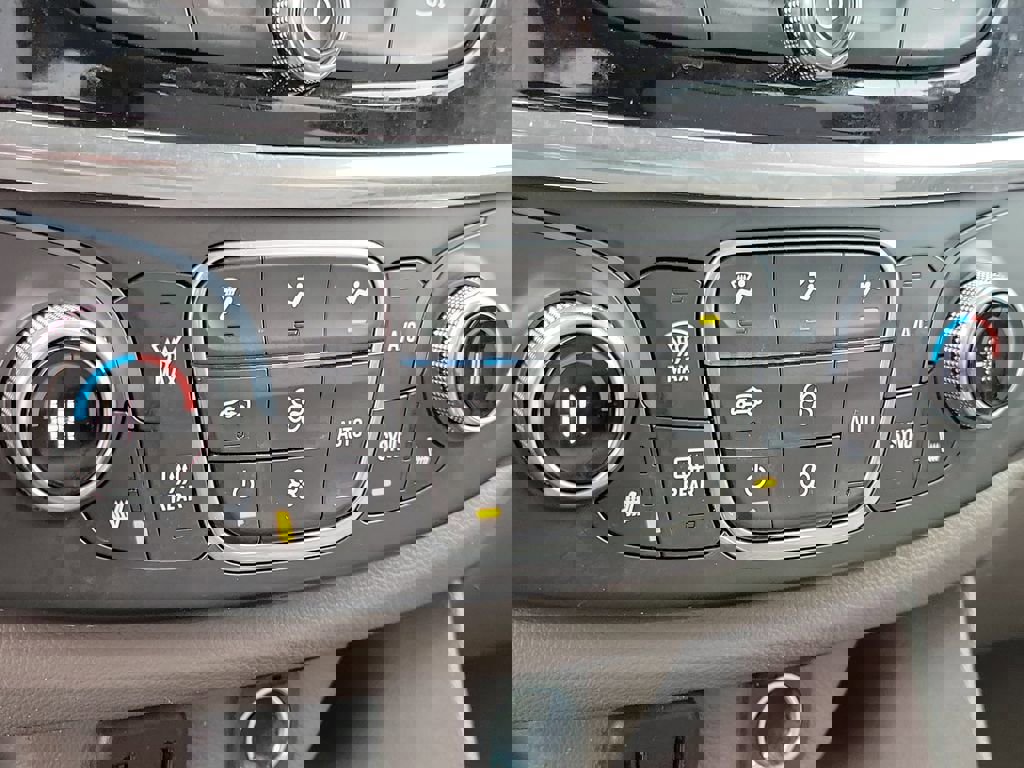 Certified 2020 Chevrolet Traverse LT w/ Driver Confidence II Package image 31