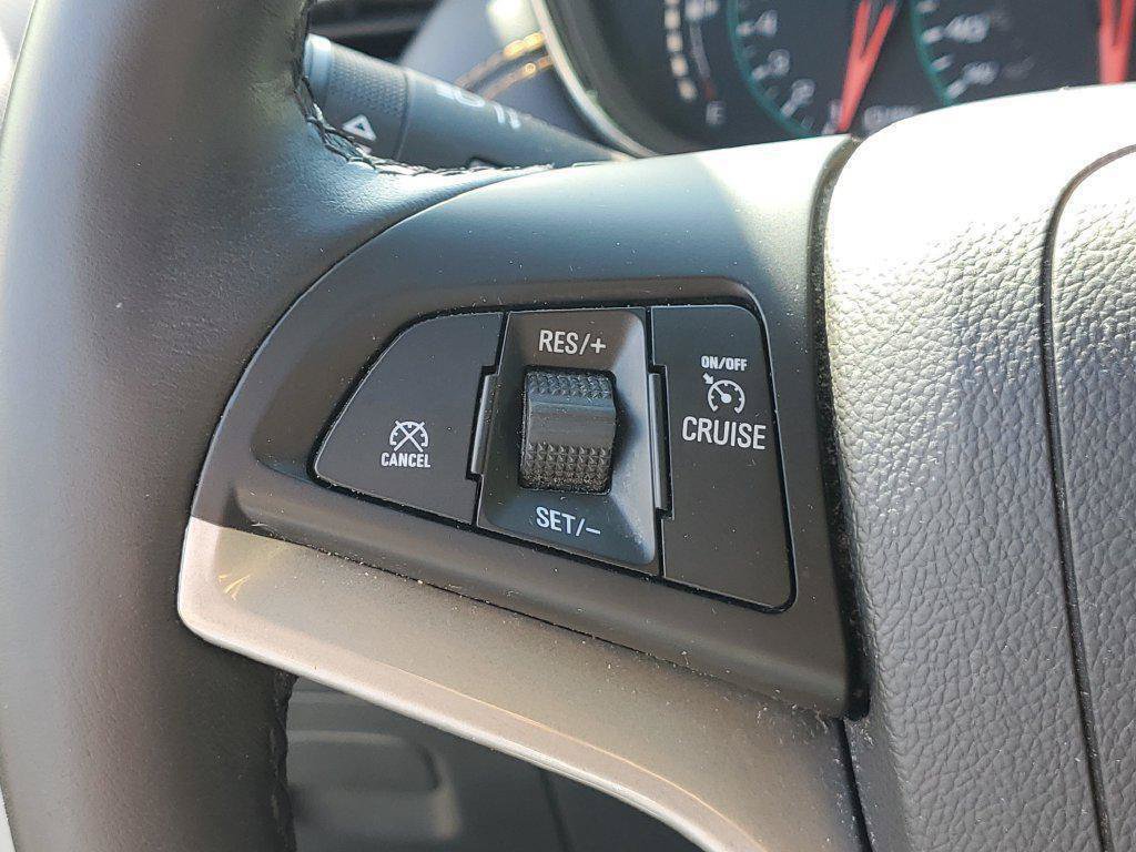 Used 2019 Chevrolet Trax LT w/ LT Convenience Package AWD/4WD image 9