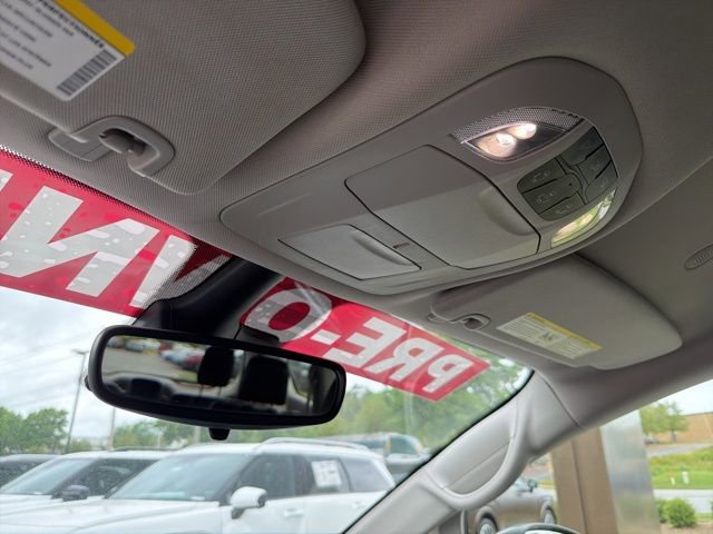 Used 2023 Chrysler Pacifica Touring-L image 21