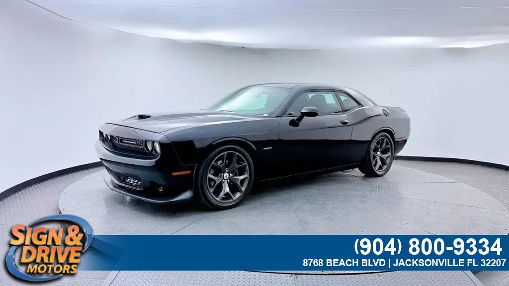 Used 2020 Dodge Challenger SXT w/ Blacktop Package RWD image 1