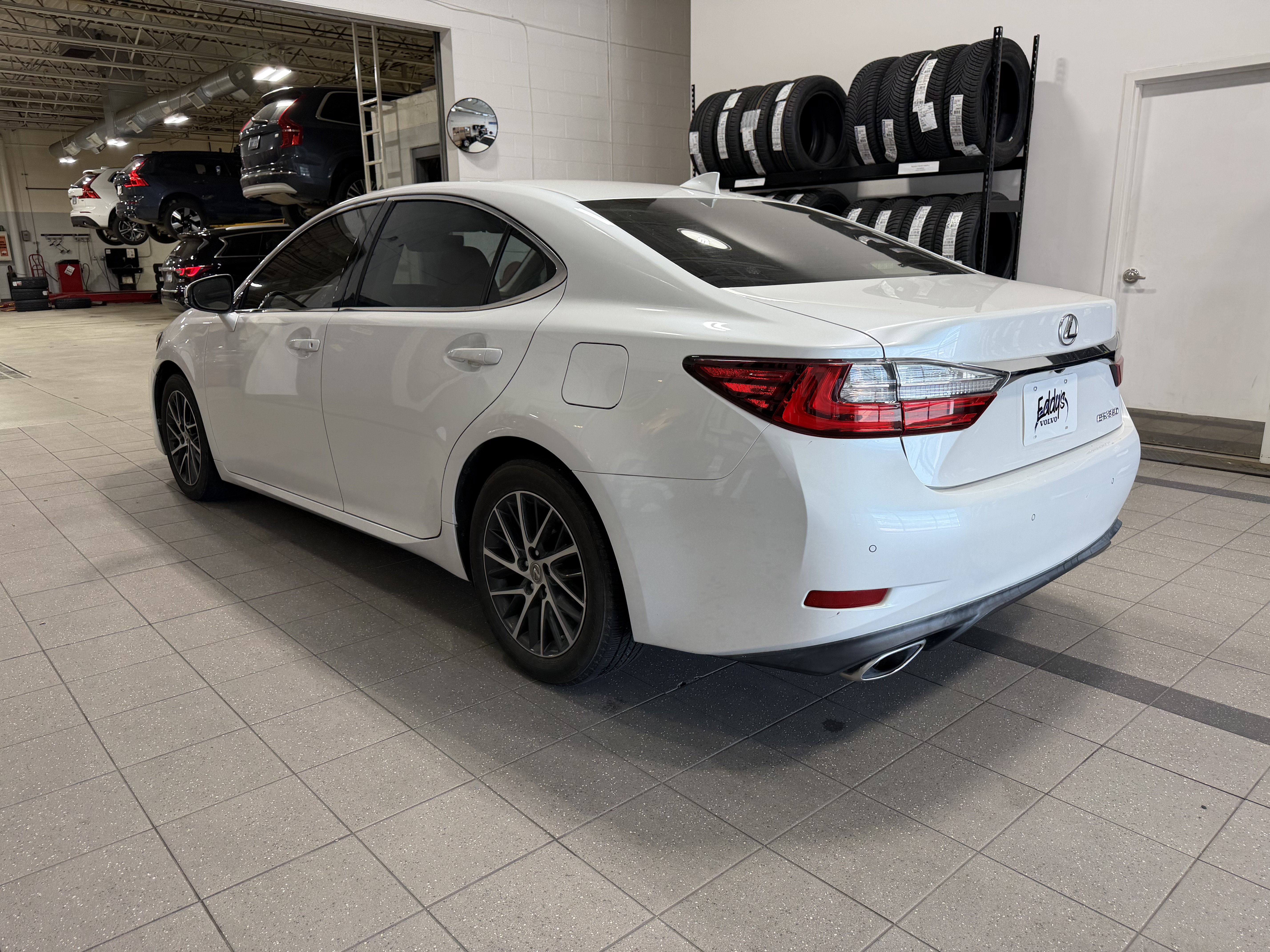 Used 2016 Lexus ES 350 w/ Luxury Package w/Wood Trim FWD image 6