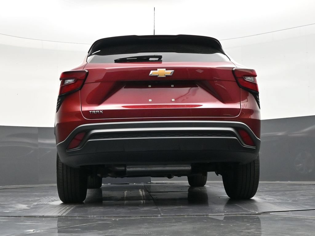 Used 2025 Chevrolet Trax LS FWD image 25