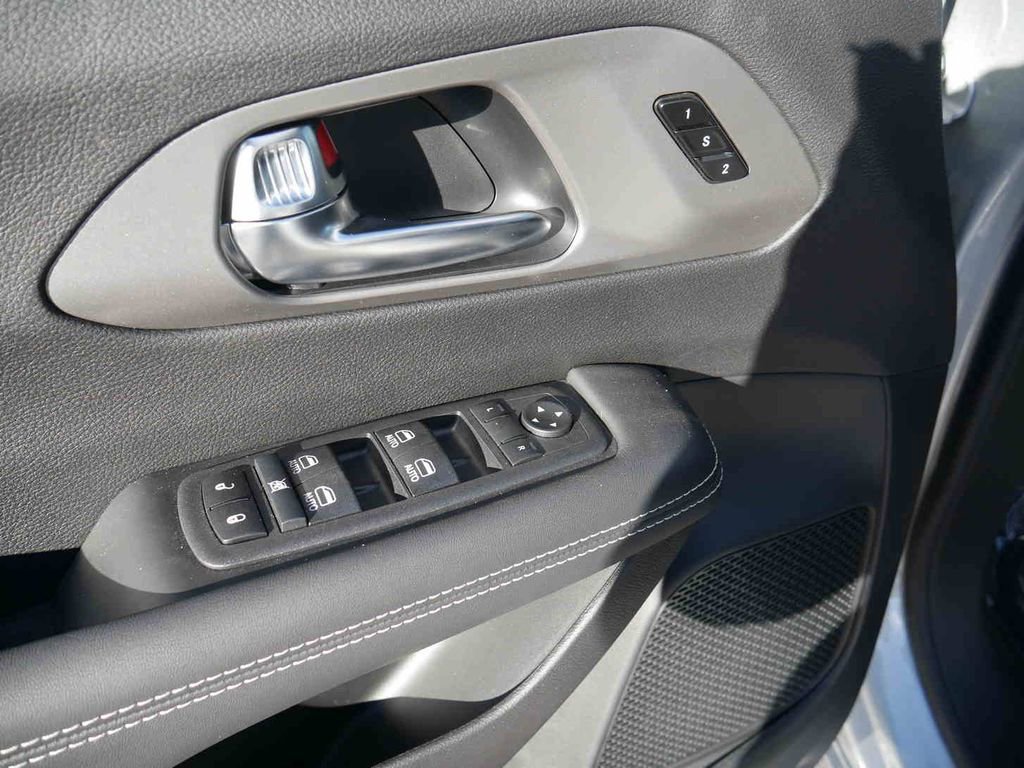 New 2026 Chrysler Pacifica Select image 26