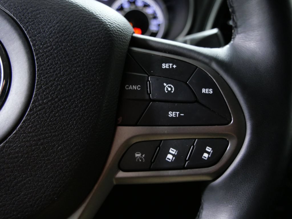 Used 2019 Jeep Cherokee Limited w/ Luxury Group AWD/4WD image 22